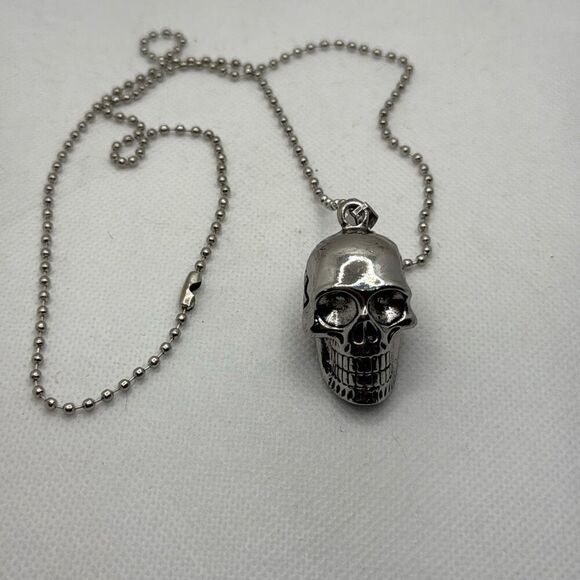 Brand New!! Skull pendant and bead chain - Picture 1 of 5